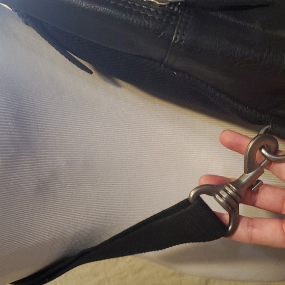 Spikes & Sparrow Black Leather Shoulder Sling Bag - Picture 5 of 7